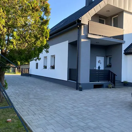 Park Vendeghaz Apartment *