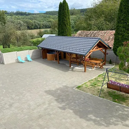 Park Vendeghaz * Bakonyszentkiraly