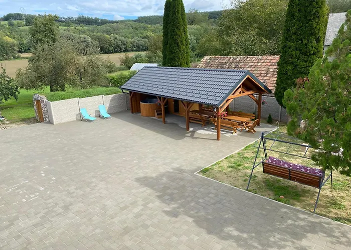 Park Vendeghaz * Bakonyszentkiraly